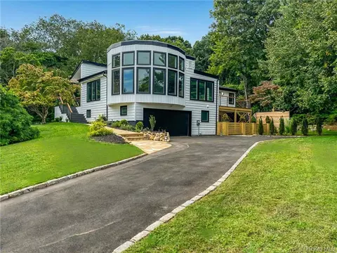 101 Nadia Ct, Port Jefferson, NY 11777