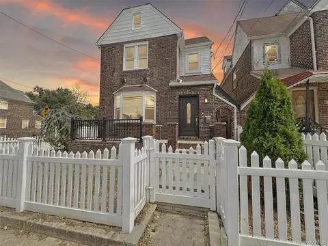 13301 230th St, Laurelton, NY 11413