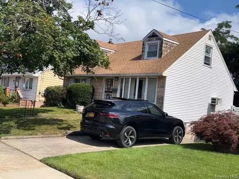 35 Marlow Rd, Valley Stream, NY 11580
