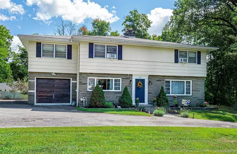 26 Laura Ln, Warwick, NY 10990