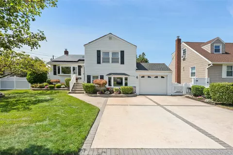 2208 Seaford Ave, Seaford, NY 11783