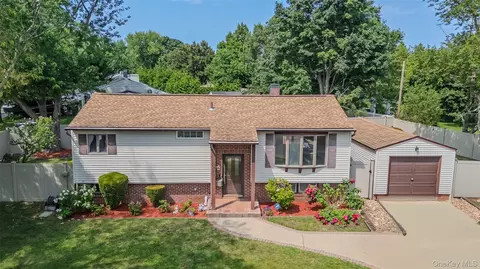 2401 Race Ave, Medford, NY 11763