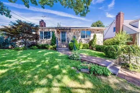 1641 Falmouth Ave, North Hempstead, NY 11040