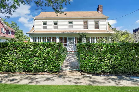 15 Heminway Ave, New Rochelle, NY 10801