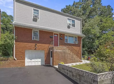25 Montague St, Yonkers, NY 10703