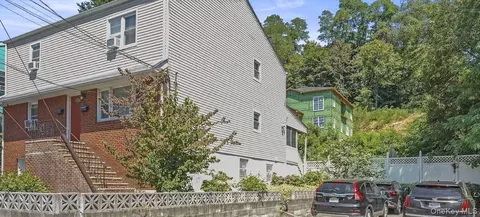 25 Montague St, Yonkers, NY 10703