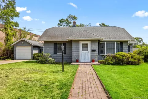 651 Sayville Ave, Sayville, NY 11782