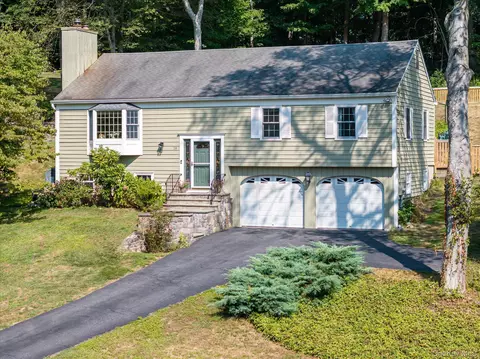 39 Cliffside Ln, Mount Kisco, NY 10549