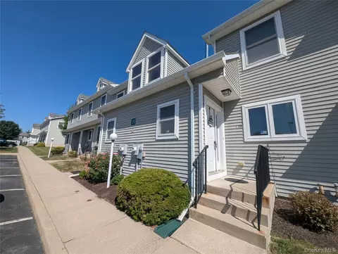 100 Boniface Dr #13D, Crawford, NY 12566