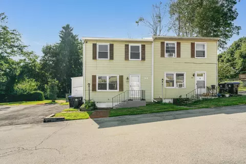 102 Rinaldi Blvd, Poughkeepsie, NY 12601