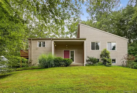 5 Highview Ter, Somers, NY 10589