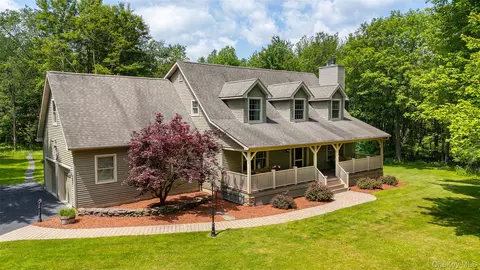 25 Springbrook Rd, Greenville, NY 12771