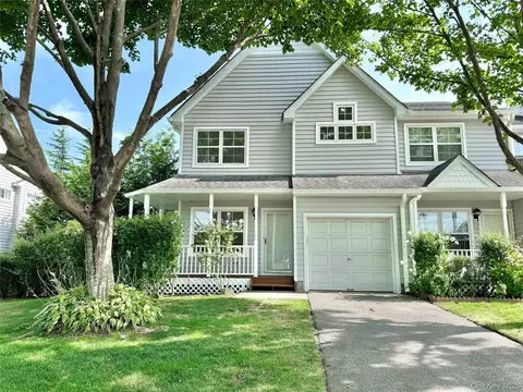 474 Smith St, Central Islip, NY 11722