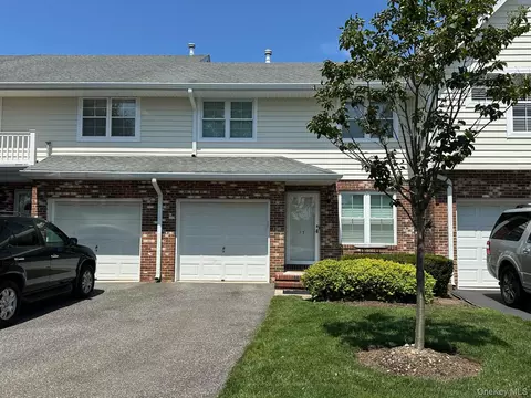 13 Springfield Cir, Central Islip, NY 11722