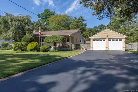 154 Cambon Ave, Saint James, NY 11780