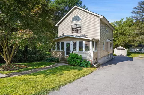 29 Peckham Rd, Arlington, NY 12603