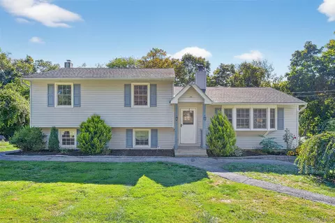 25 Fairview Rd, Mahopac, NY 10541
