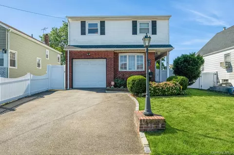 375 W Windsor Pkwy, Oceanside, NY 11572