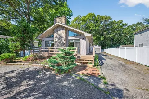 1216 Smithtown Ave, Bohemia, NY 11716