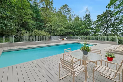 152 Tower Hill Rd, Mount Pleasant, NY 10510