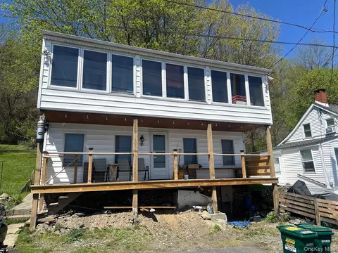 29 Oakes Rd, Lloyd, NY 12528
