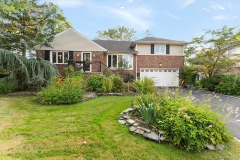 923 Woodmere Dr, Valley Stream, NY 11581