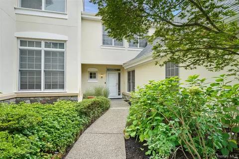 146 Doral Greens Dr W, Rye Brook, NY 10573