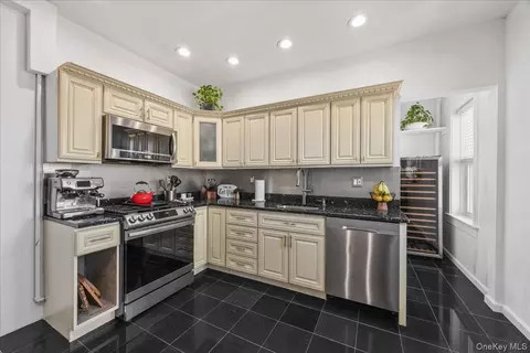 27 Locust Ave #4N, New Rochelle, NY 10801