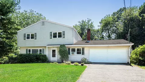 23 Southern Ln, Warwick, NY 10990