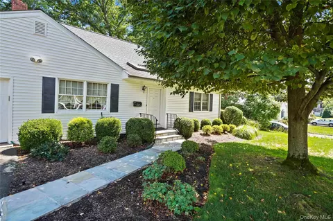 7 Lookout Pl, Greenburgh, NY 10502