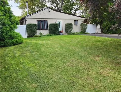 72 Propose Rd, Shirley, NY 11967