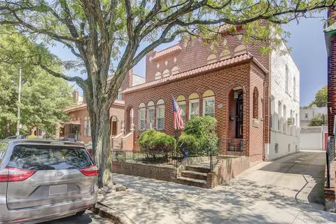 30-37 83rd St, New York, NY 11370