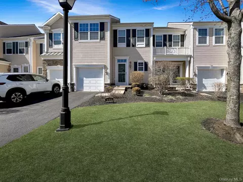 11 Bainbridge Pl #603, Newburgh, NY 12550