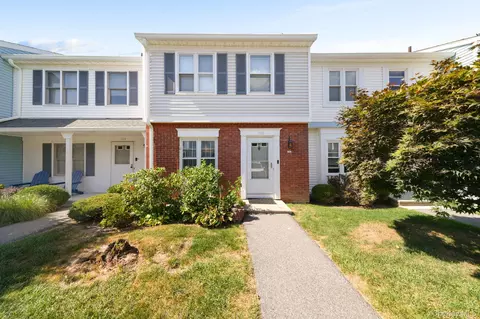 105 Williamsburg Dr, Mahopac, NY 10541