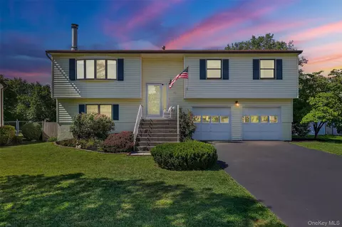 60 Creamery Dr, New Windsor, NY 12553