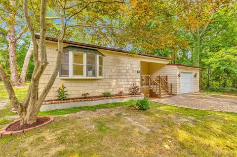 108 Riviera Dr, Mastic, NY 11950