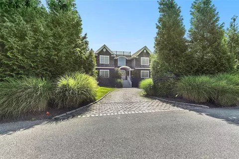 14 Meadow Ln, Westhampton Beach, NY 11978