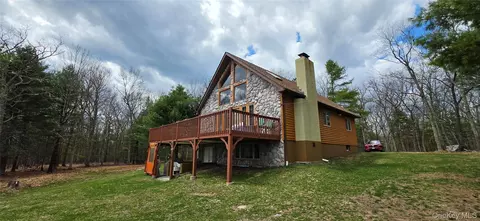 125 Woods Rd, Highland, NY 12719