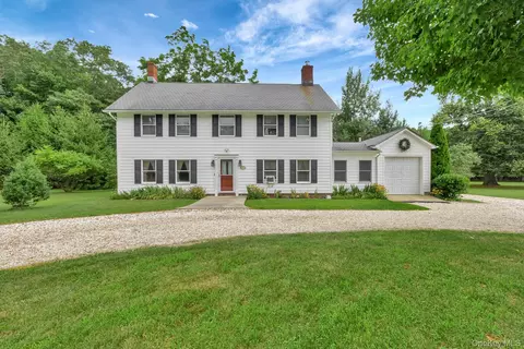 127 North St, Manorville, NY 11949