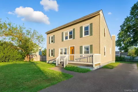 40 White St, Brentwood, NY 11717