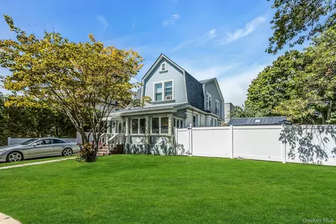 28 Lexington Ave, Freeport, NY 11520