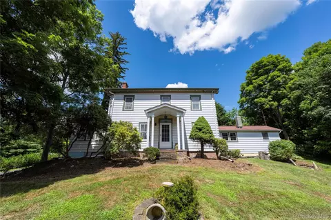 2 S Cross Rd, La Grange, NY 12540