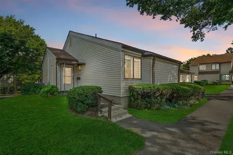 40 Jefferson Oval #A, Yorktown, NY 10598