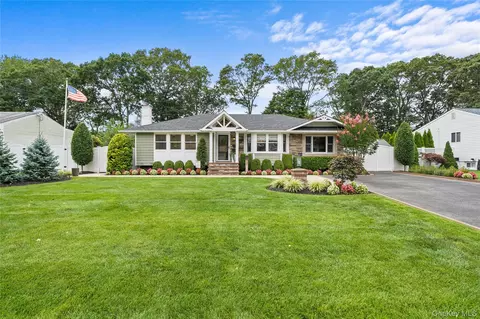 80 Otis Rd, Islip Terrace, NY 11752