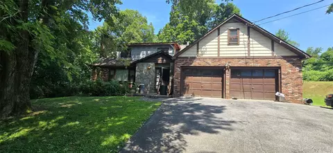 11 Deerhaunt Dr, Cortlandt, NY 10567