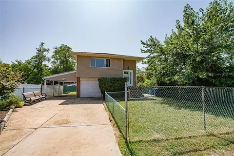 8 Williams Ave, Amityville, NY 11701