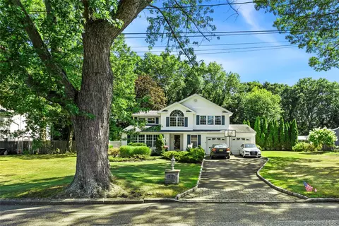 12 Elk Ln, South Setauket, NY 11720