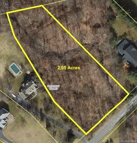 35 Patricia Dr, Pleasant Valley, NY 12569