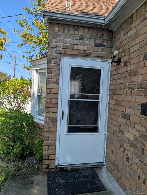 186 Westbury Blvd, Hempstead, NY 11550