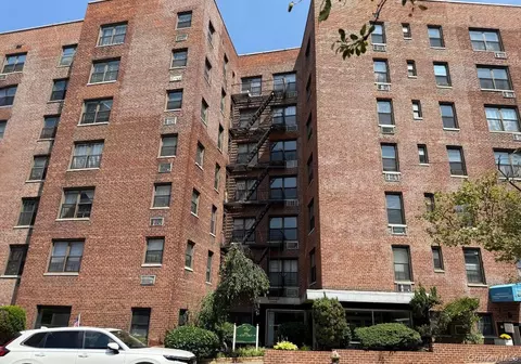 63-95 Austin St #6G, Rego Park, NY 11374